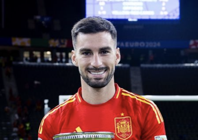 Álex Baena joueur de football avec l’Espagne