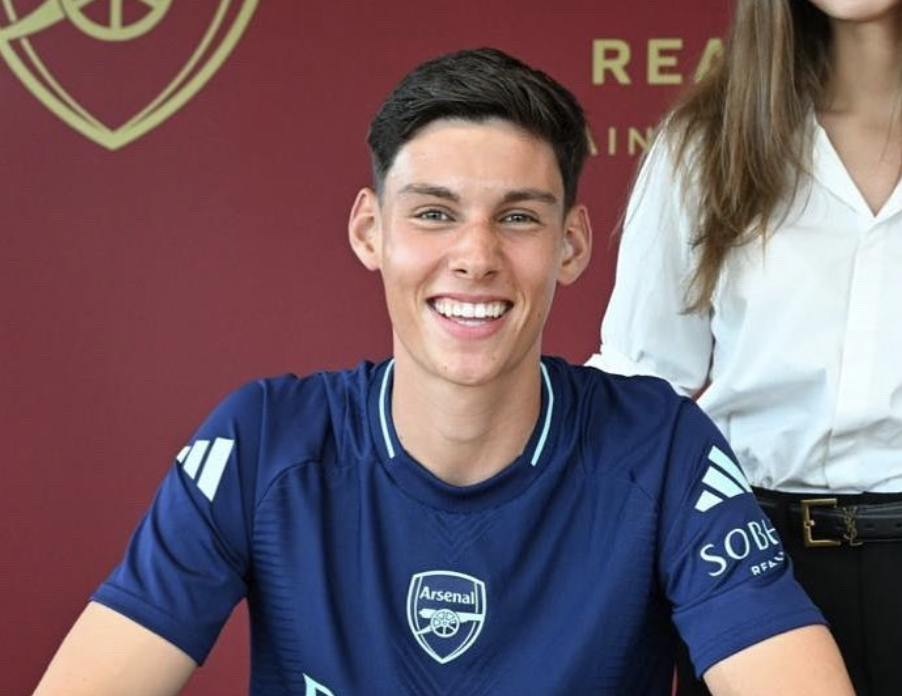 Alexei Rojas Fedorushchenko signe son contrat avec Arsenal