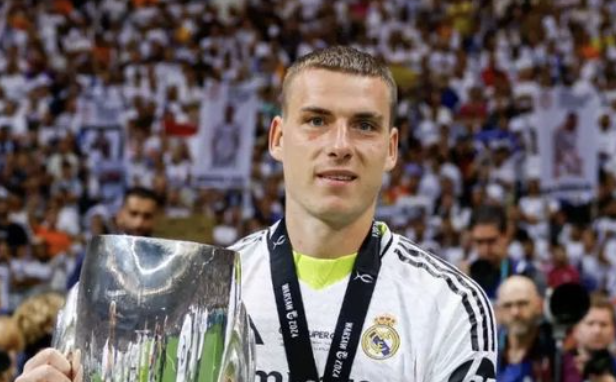 Andriy Lunin gardien du real madrid avec la Ligue des Champions