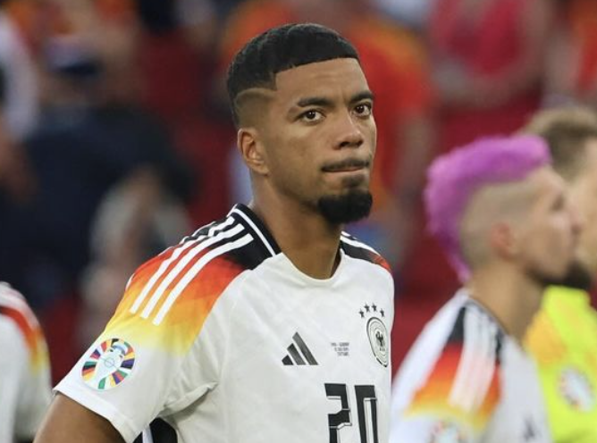 Benjamin Henrichs joueur de football allemand