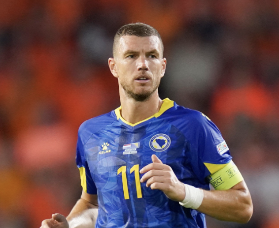 Edin Džeko joueur de football et capitaine de la Bosnie