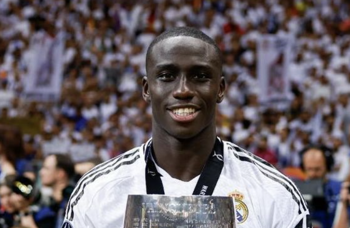 Ferland Sinna Mendy avec la Ligue des Champions au Real Madrid