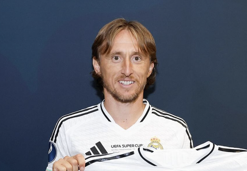 Luka Modrić avec le sourire lors de sa prolongation au Real Madrid