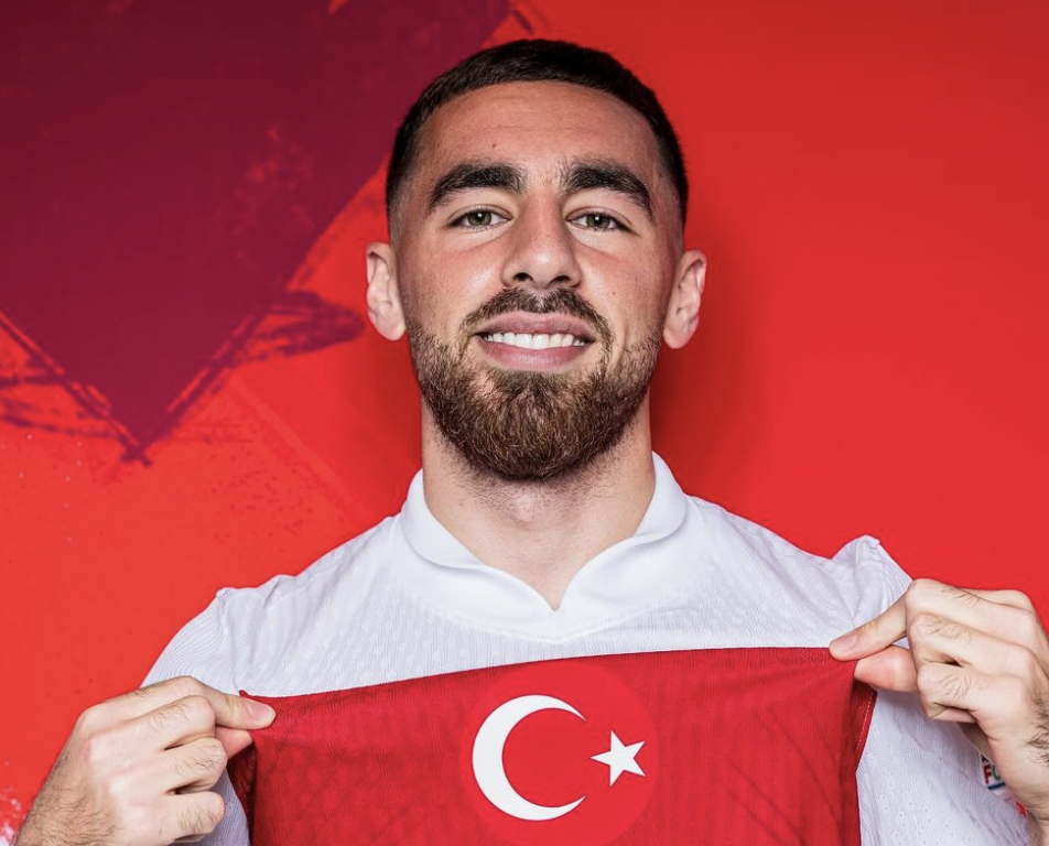 Orkun Kökçü joueur de football turc