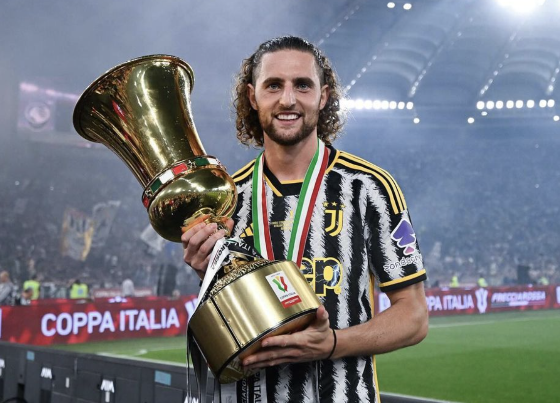 Adrien Rabiot avec la Coupe d’Italie remportée avec la Juventus de Turin 18 juillet 2024