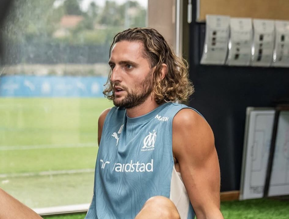 Adrien Rabiot pendant une séance d’étirement à l’Olympique de Marseille