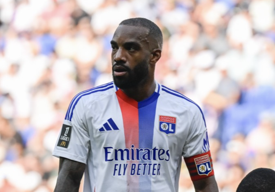 Alexandre Lacazette capitaine de l’OL face à l’AS Monaco en Ligue 1 