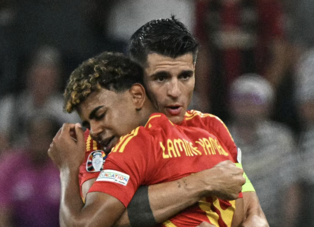 Alvaro Morata prend Lamine Yamal qui pleure dans ses bras avec l’Espagne