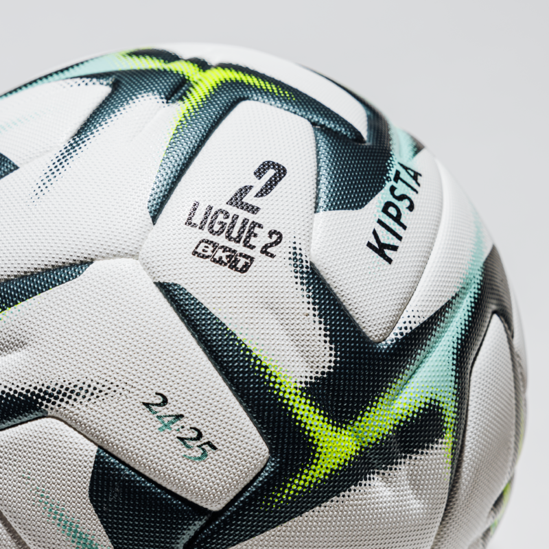 Ballon de football pour la Ligue 2 saison 2024/2025