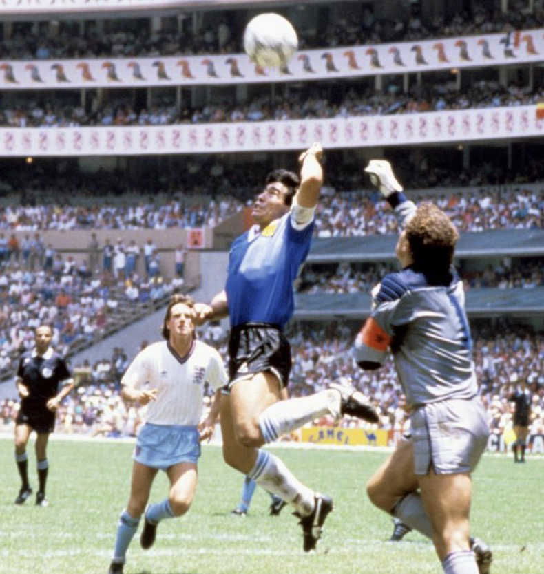 Ballon Officiel de la Coupe du Monde de Football 1986 la main de Maradona