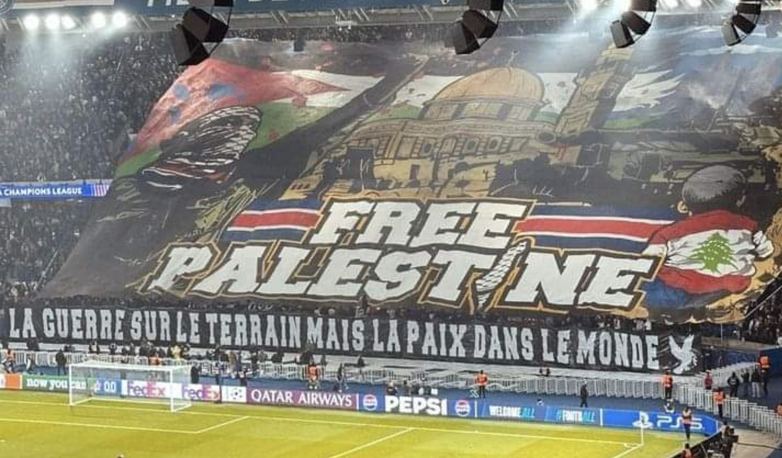 Le PSG pourrait être sanctionné après un tifo pro-Palestine déployé par ses ultras