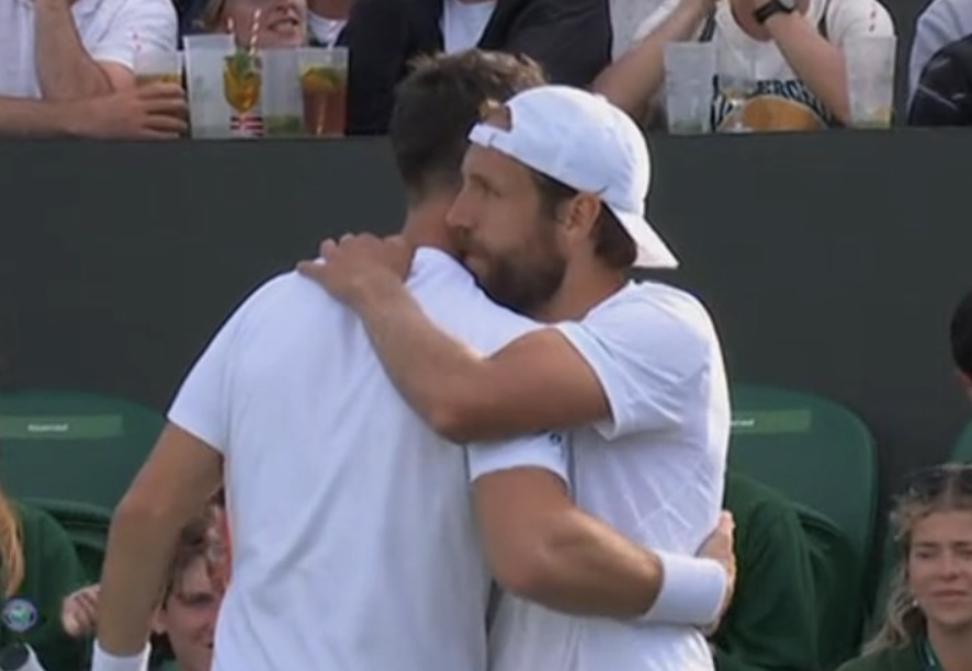 Blessure et abandon de Kokkinakis face à Pouille à Wimbledon