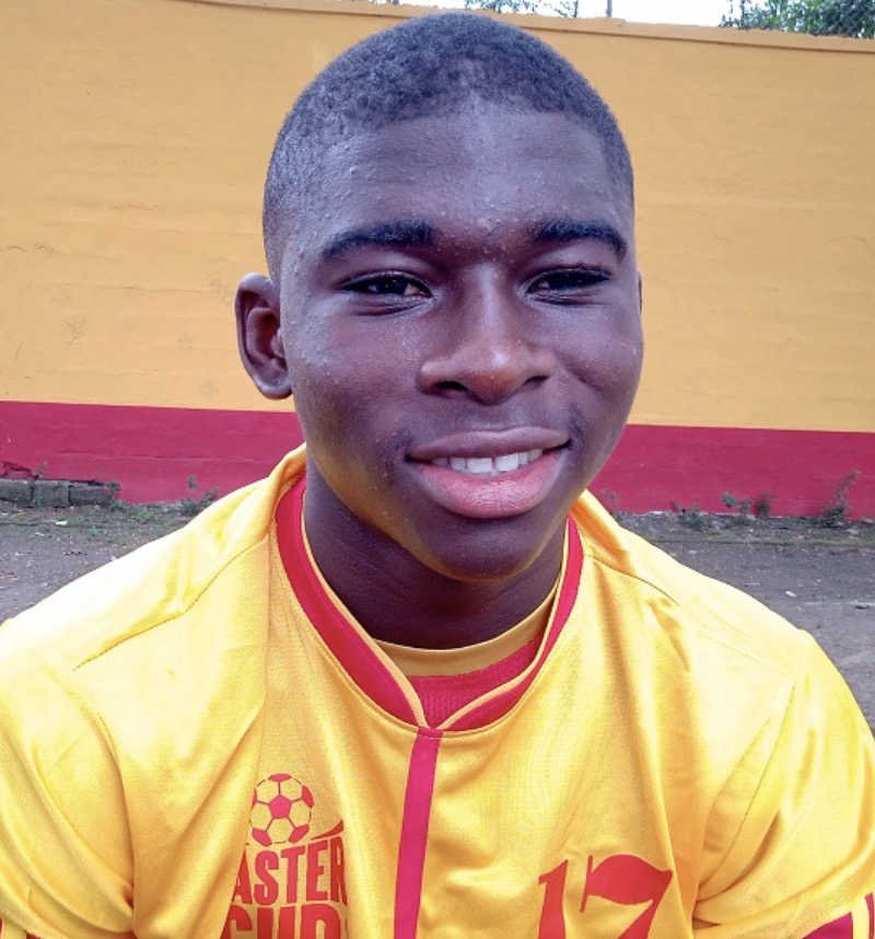 Carlos Baleba jeune à l'Ecole de Football des Brasseries du Cameroun (EFBC)