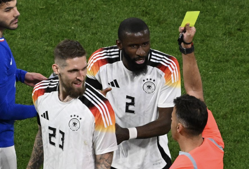 Carton jaune adressé à Rudiger avec l’Allemagne face à la France 