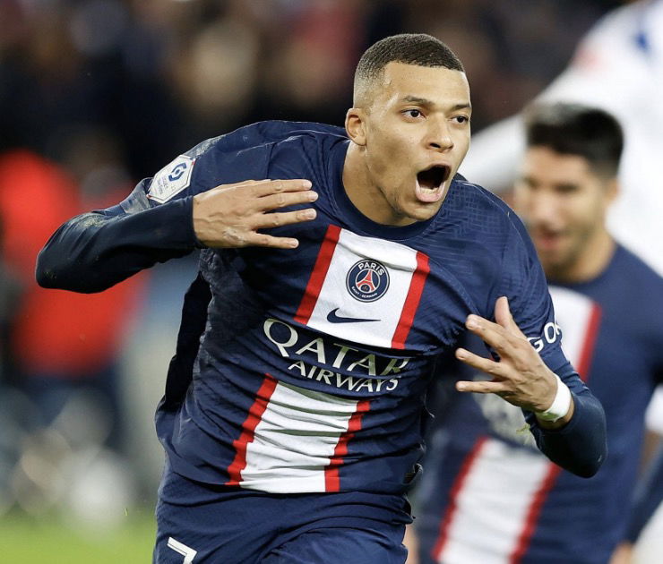 Célébration de Kylian Mbappé avec le Paris Saint-Germain en Ligue 1