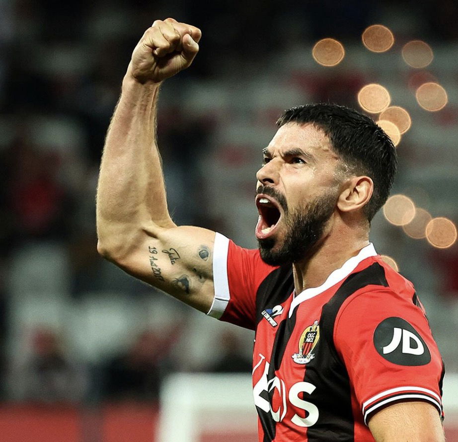 Célébration de Morgan Sanson avec l’OGC Nice après son but face à Lorient en Ligue 1