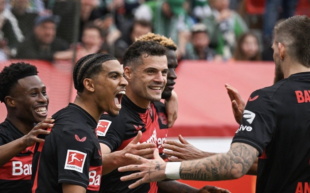 Célébration du but de Xhaka avec le Bayer Leverkusen pour le titre