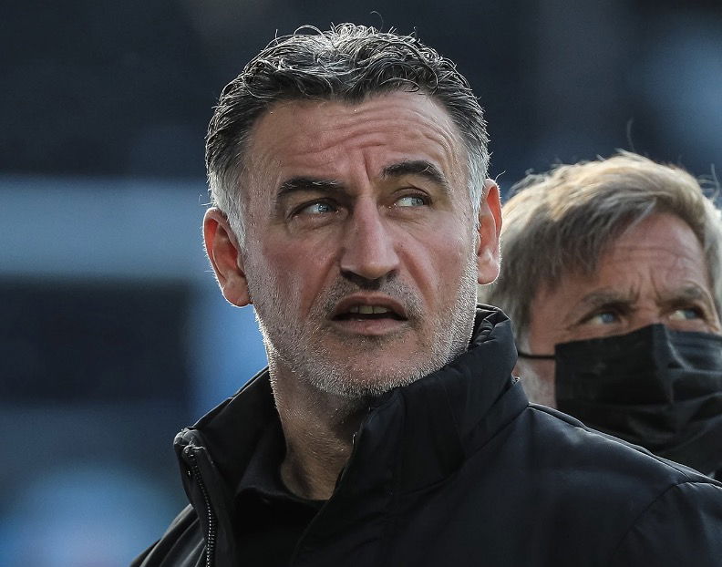 Christophe Galtier pendant un match avec Laurent Paganelli derrière en Ligue 1