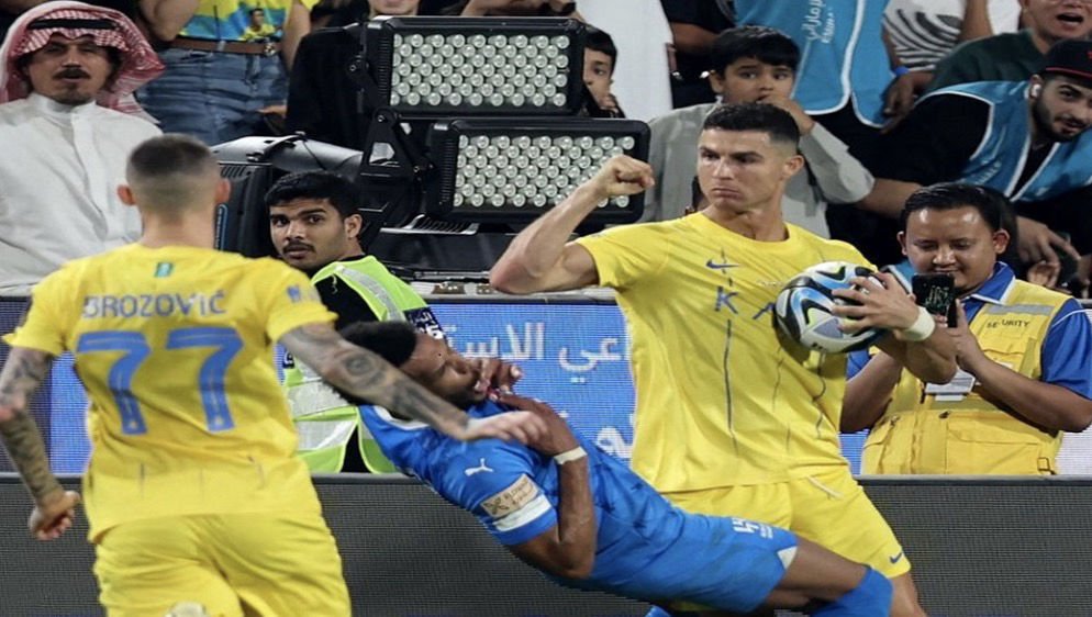 Coup de coude de Ronaldo contre Al-Hilal