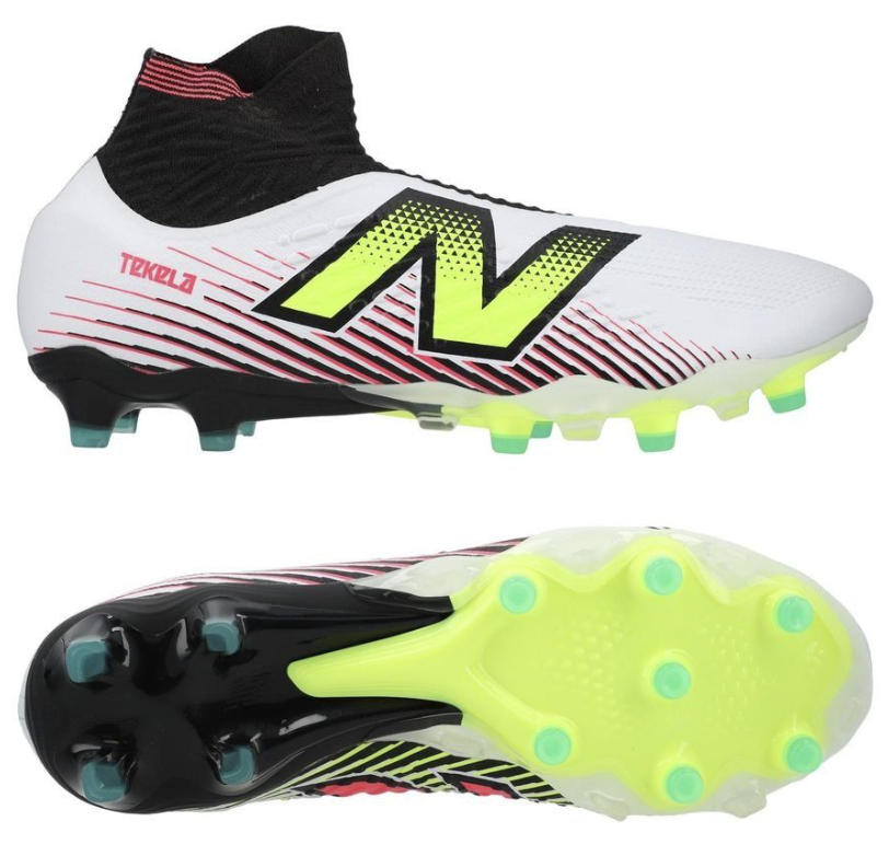 Crampons de football New Balance Tekela pour la saison 2024/2025 avec vue sur le dessous du crampon