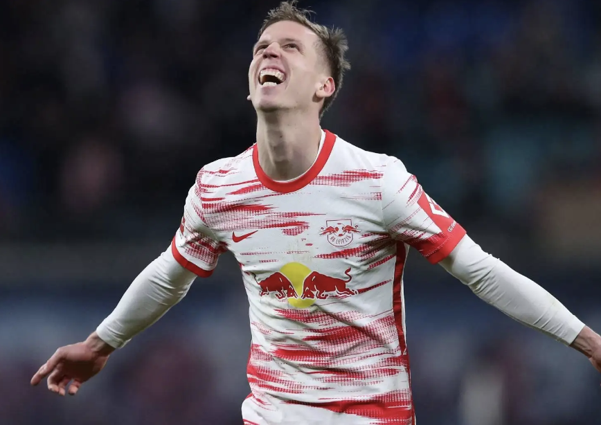 Dani Olmo célèbre un but avec le RB Leipzig 25 juillet 2024