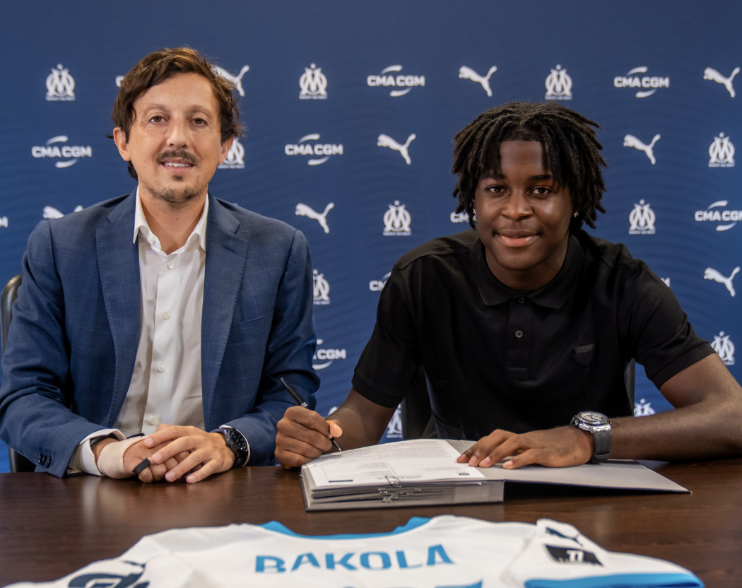 Darryl Bakola signe son premier contrat professionnel avec l’OM