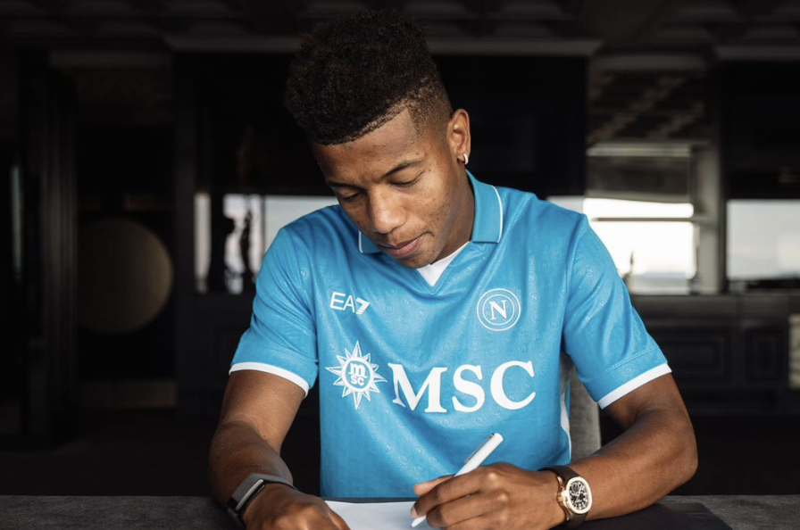 David Neres signe son contrat à Naples