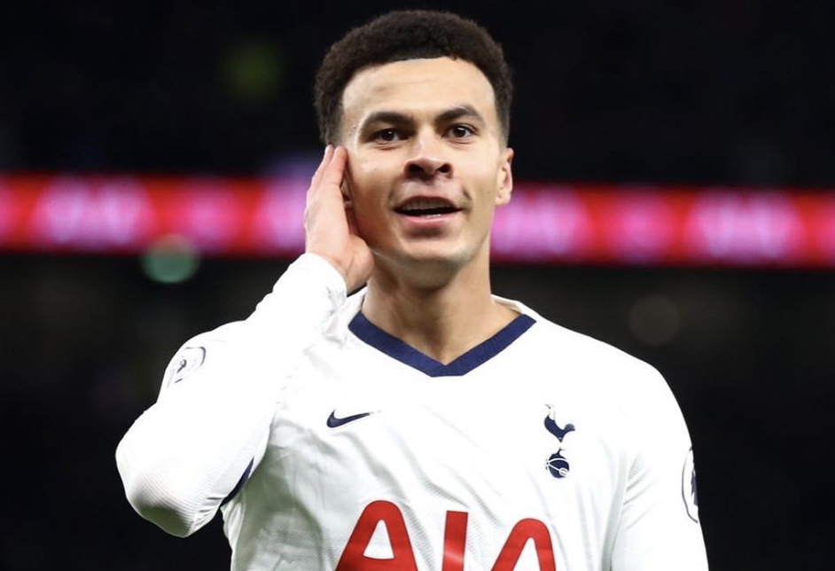 Dele Alli se tient l’oreille pour célébrer son but avec Tottenham en Premier League