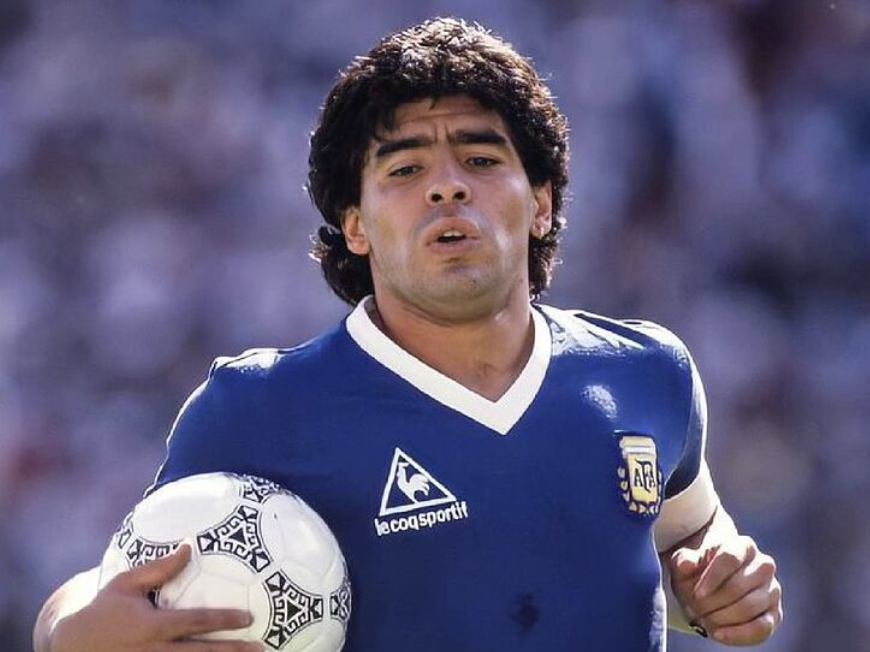 Diego Maradona après un but avec l’Argentine 25 juillet 2024