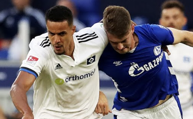 Duel avec Glatzel attaquent de Hamburger face à Schalke 04 en Bundesliga 2