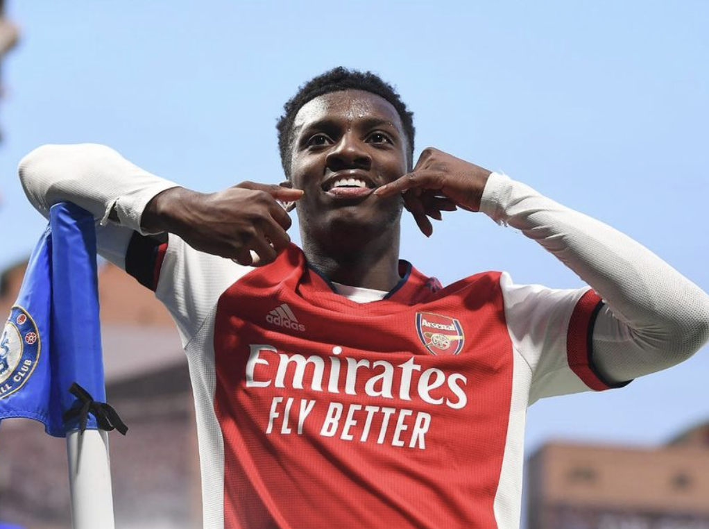 Eddie Nketia célèbre son but au poteau de corner de Chelsea avec Arsenal