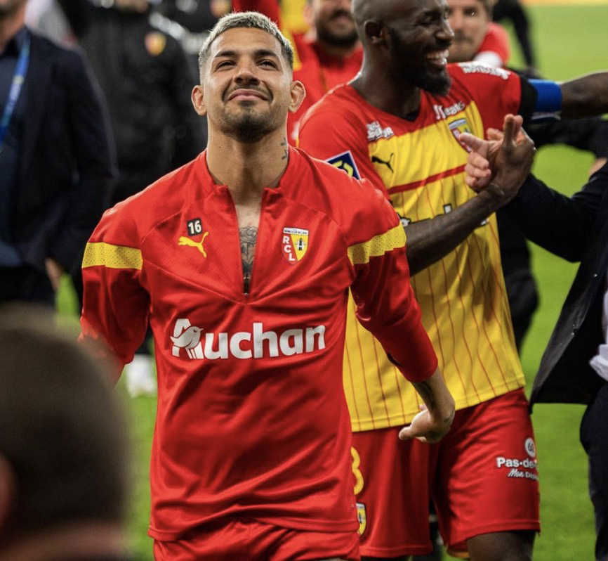 Facundo Medina heureux après une victoire du RC Lens en Ligue 1