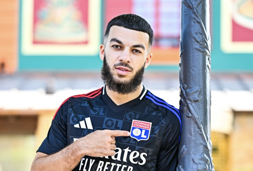 Georges Mikautadze avec son nouveau maillot de l’Olympique Lyonnais 15 août 2024