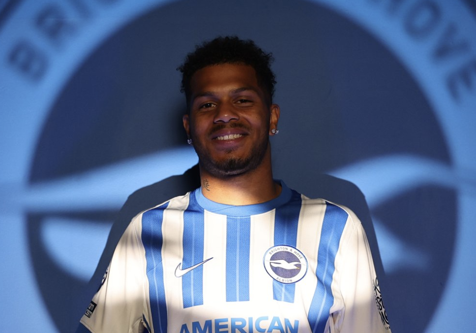 Georginio Rutter lors de sa signature à Brighton