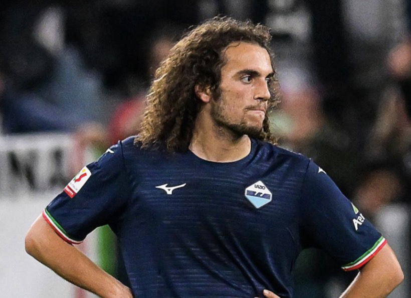 Guendouzi les mains sur les hanches en avant match avec la Lazio