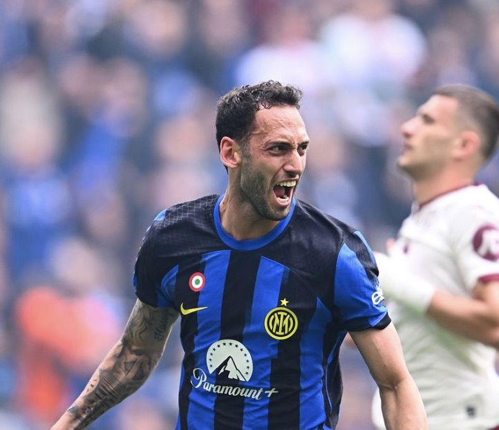 Hakan Calhanoglu, le maestro de l'Inter Milan face au Torino