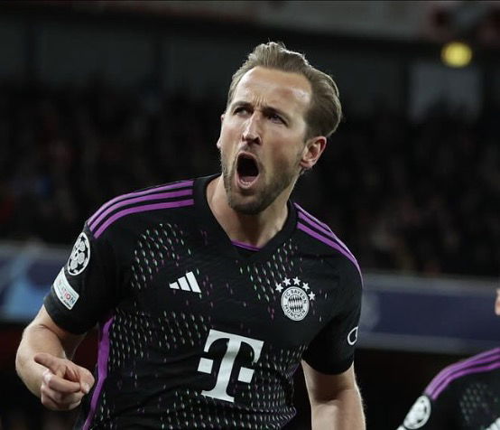 Harry Kane qui célèbre un but avec le Bayern Munich en Ligue des Champions face à Arsenal