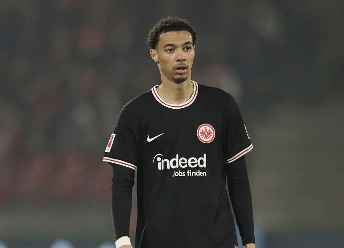 Hugo Ekitike à Francfort en match