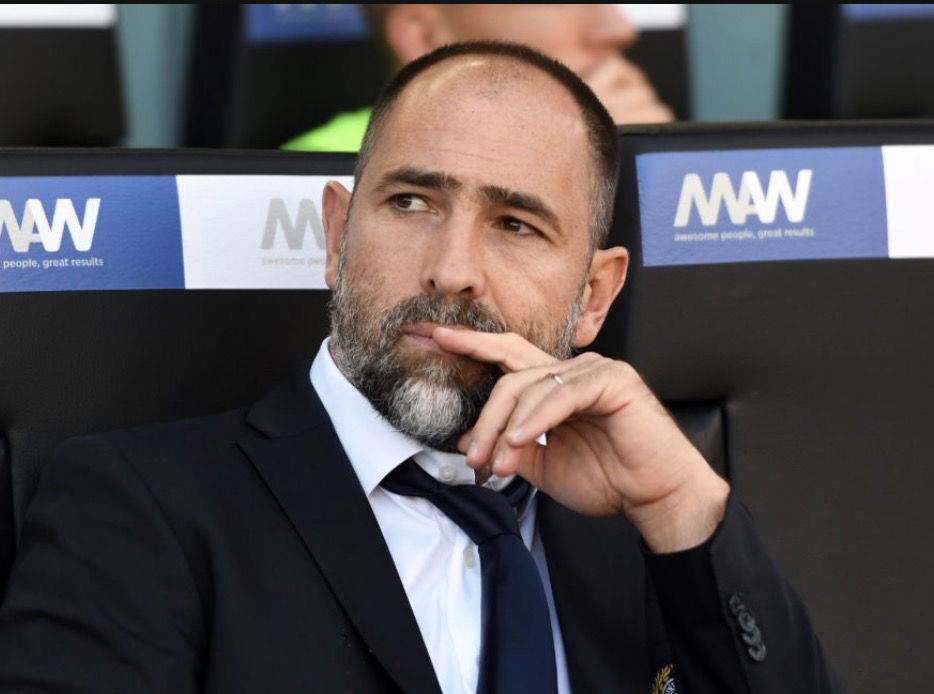 Igor Tudor en pleine réflexion sur le banc en Serie A 