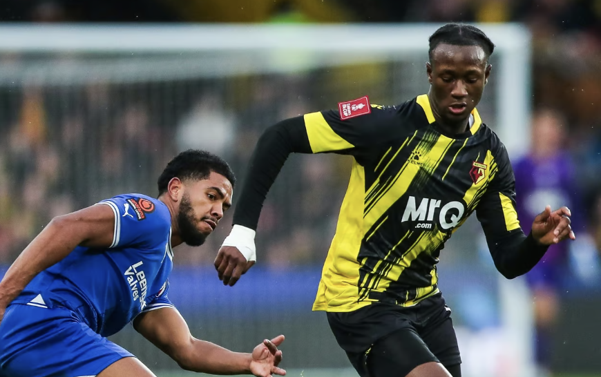 Ismaël Koné avec Watford en plein duel