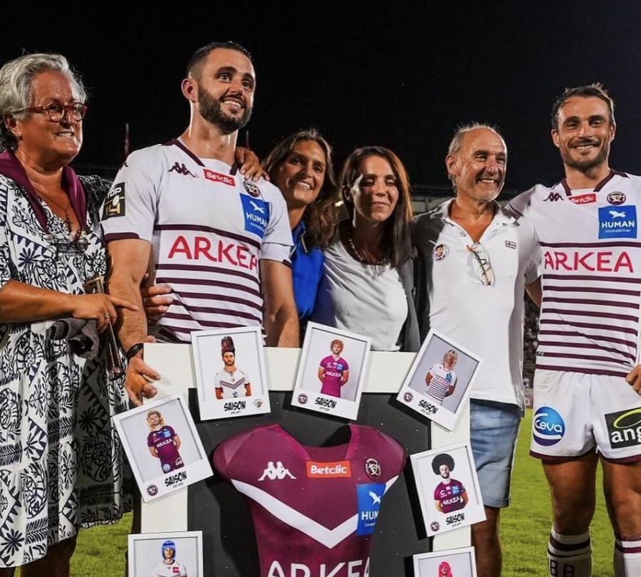 Jean-Baptiste Dubié avec sa famille pour son dernier match à Chaban Delmas avec l’UBB