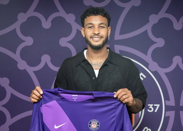 Joshua King avec son nouveau maillot du Toulouse FC