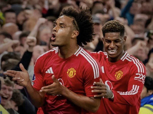 Joshua Zirkzee avec Rashford pour son premier but avec Manchester United