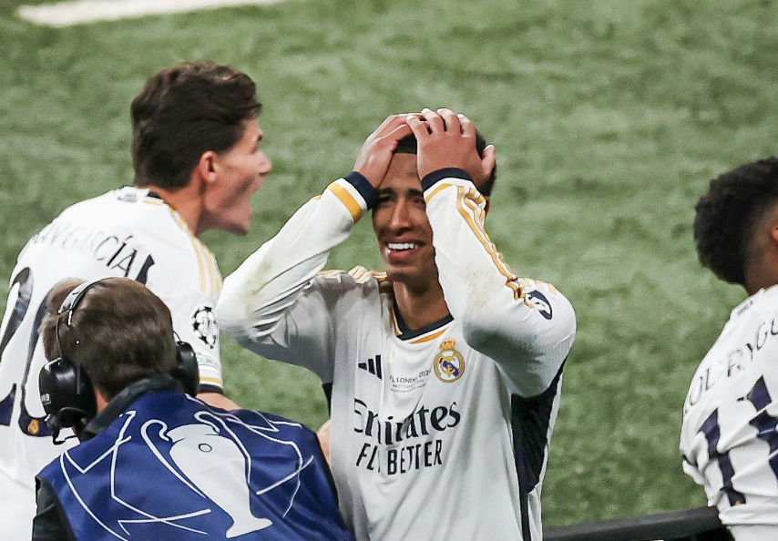 Jude Bellingham les mains sur la tête après la victoire du Real Madrid face à Dortmund en LDC