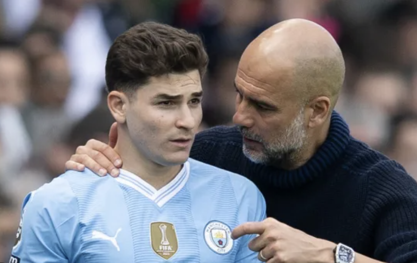 Julian Alvarez et Pep Guardiola clash