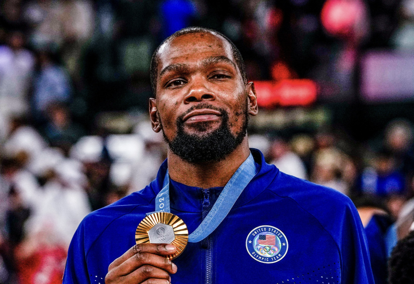 Kevin Durant avec sa médaille d’Or aux Jeux Olympiques de Paris 2024