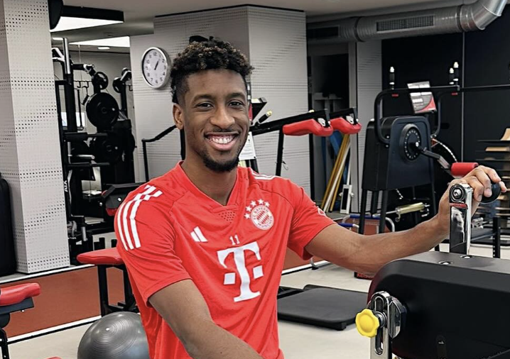 Kingsley Coman en salle de sport avec le Bayern Munich