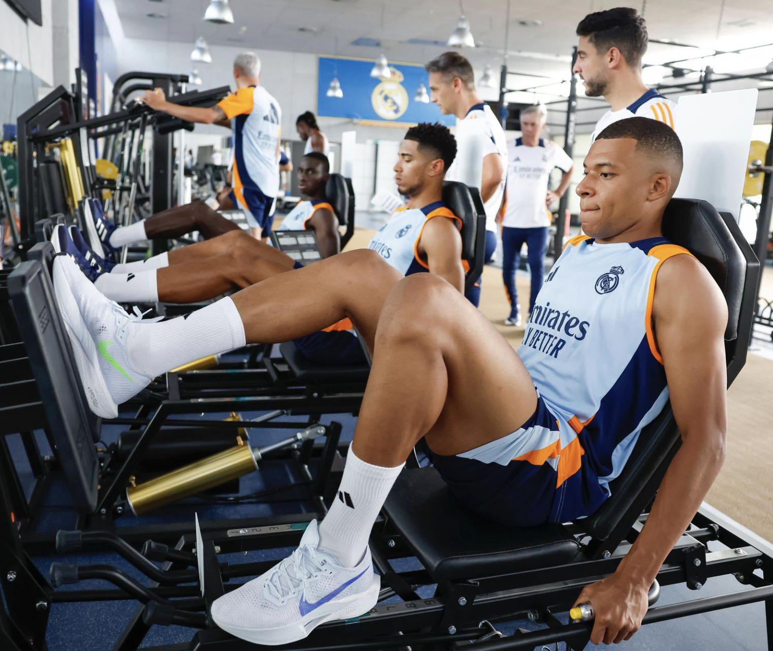 Kylian Mbappé à son premier entraînement avec le Real Madrid en compagnie de Jude Bellingham 