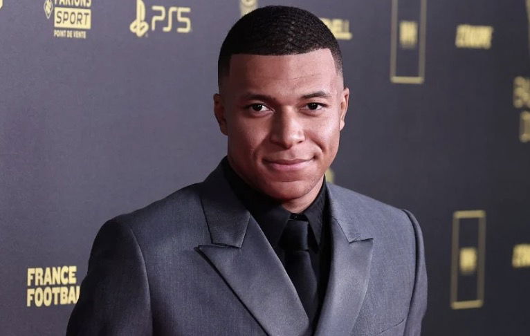 Kylian Mbappé à une cérémonie 17 mai 2024