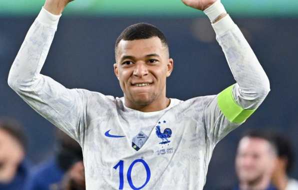 Italie - France : Kylian Mbappé soutient les Bleus à distance